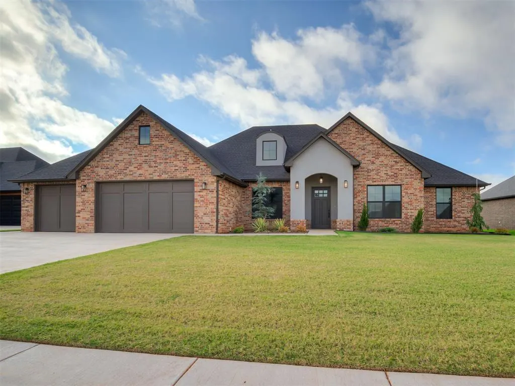 Photo 4 — 2218 W Cole Drive, Mustang, OK 73064