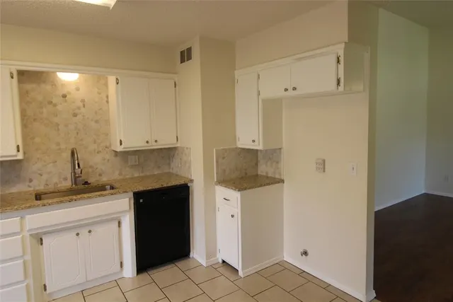 Photo 3 — 121 Stonewood Drive, Noble, OK 73068