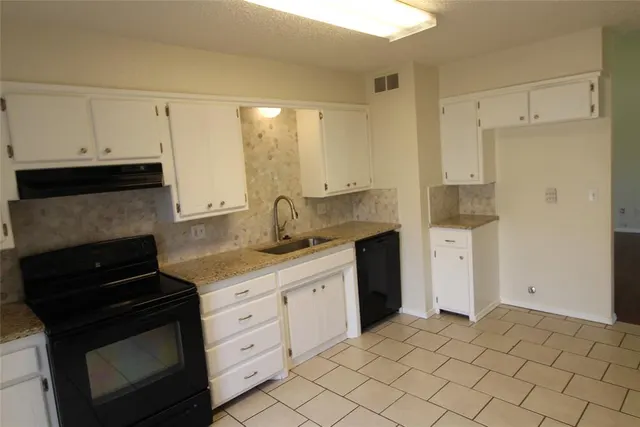 Photo 4 — 121 Stonewood Drive, Noble, OK 73068