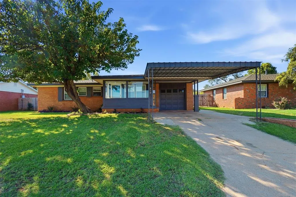 Front exterior — 810 Standifer Road, Elk City, OK 73644