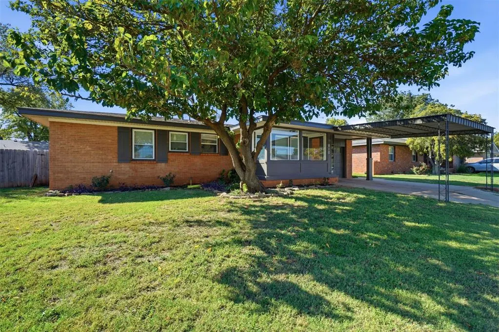 Photo 4 — 810 Standifer Road, Elk City, OK 73644