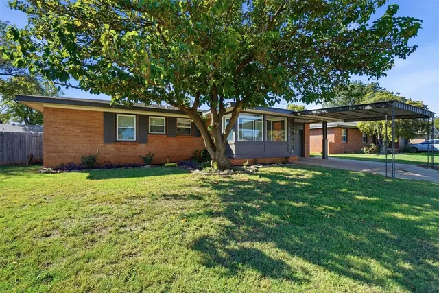 Photo 4 — 810 Standifer Road, Elk City, OK 73644