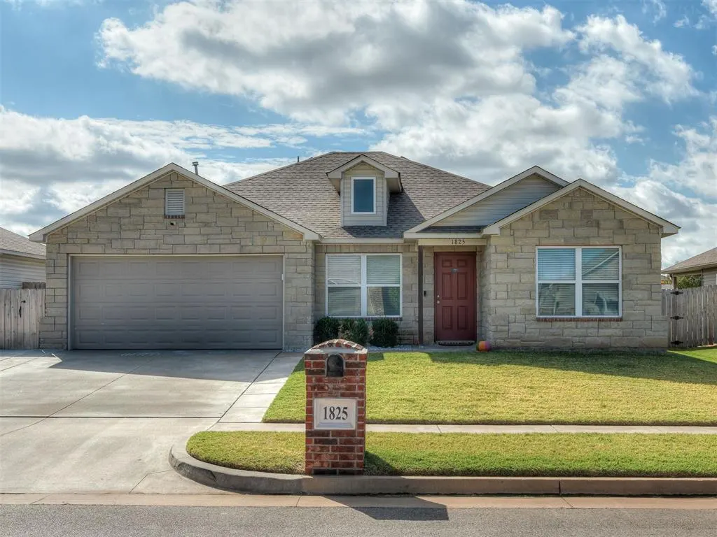 Front exterior — 1825 Oxen Lane, El Reno, OK 73036