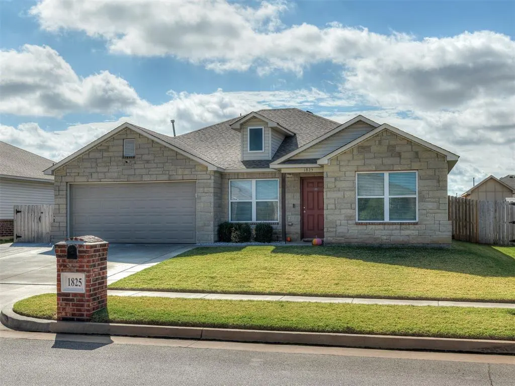 Photo 2 — 1825 Oxen Lane, El Reno, OK 73036