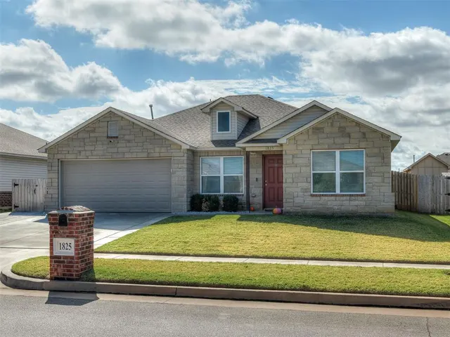 Photo 2 — 1825 Oxen Lane, El Reno, OK 73036