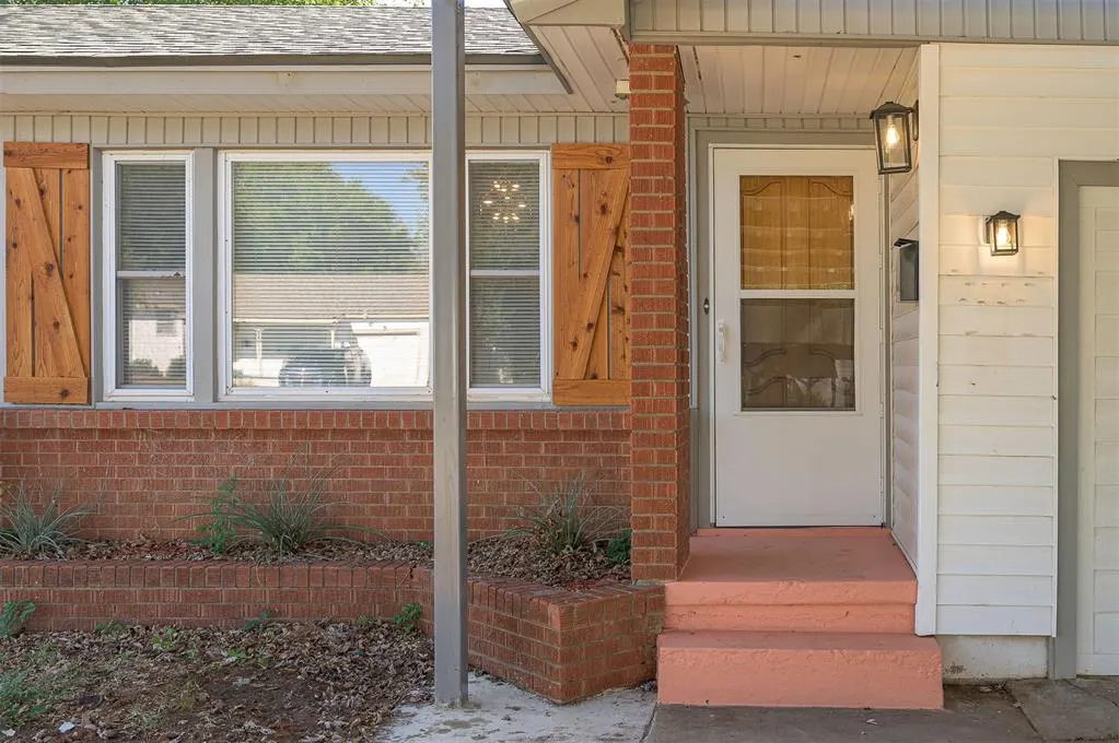 Photo 3 — 1004 N Locust Lane, Midwest City, OK 73110