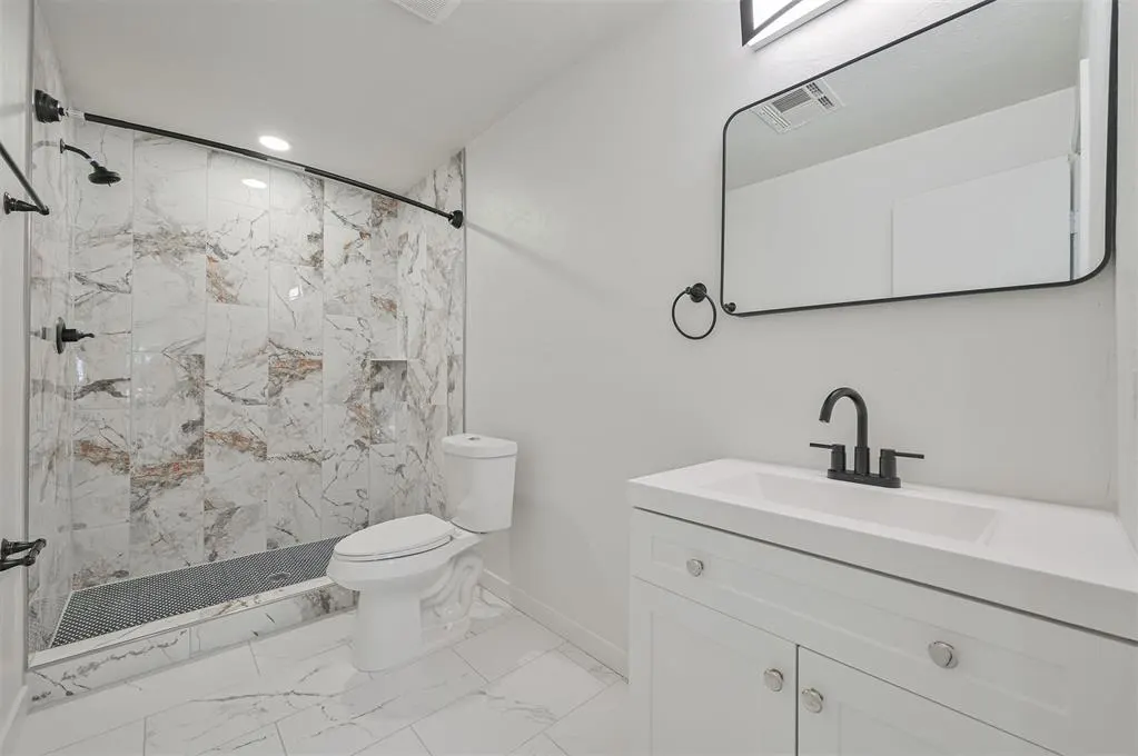 Photo 11 — 1004 N Locust Lane, Midwest City, OK 73110