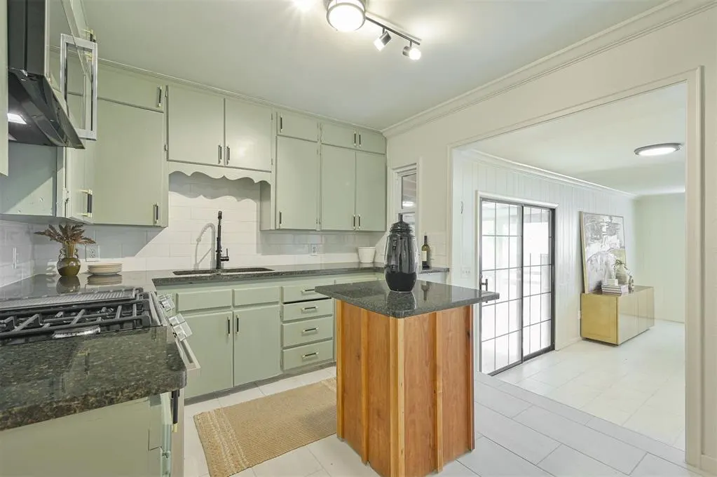 Photo 13 — 1004 N Locust Lane, Midwest City, OK 73110