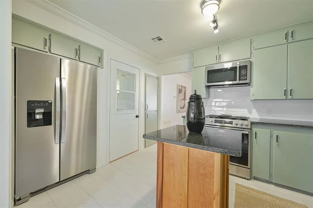 Photo 16 — 1004 N Locust Lane, Midwest City, OK 73110