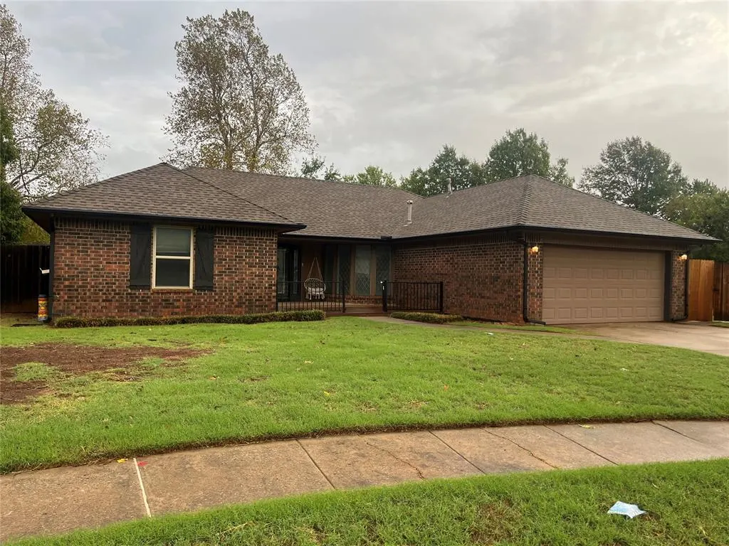 Front exterior — 300 Little Chisholm Circle, Edmond, OK 73012