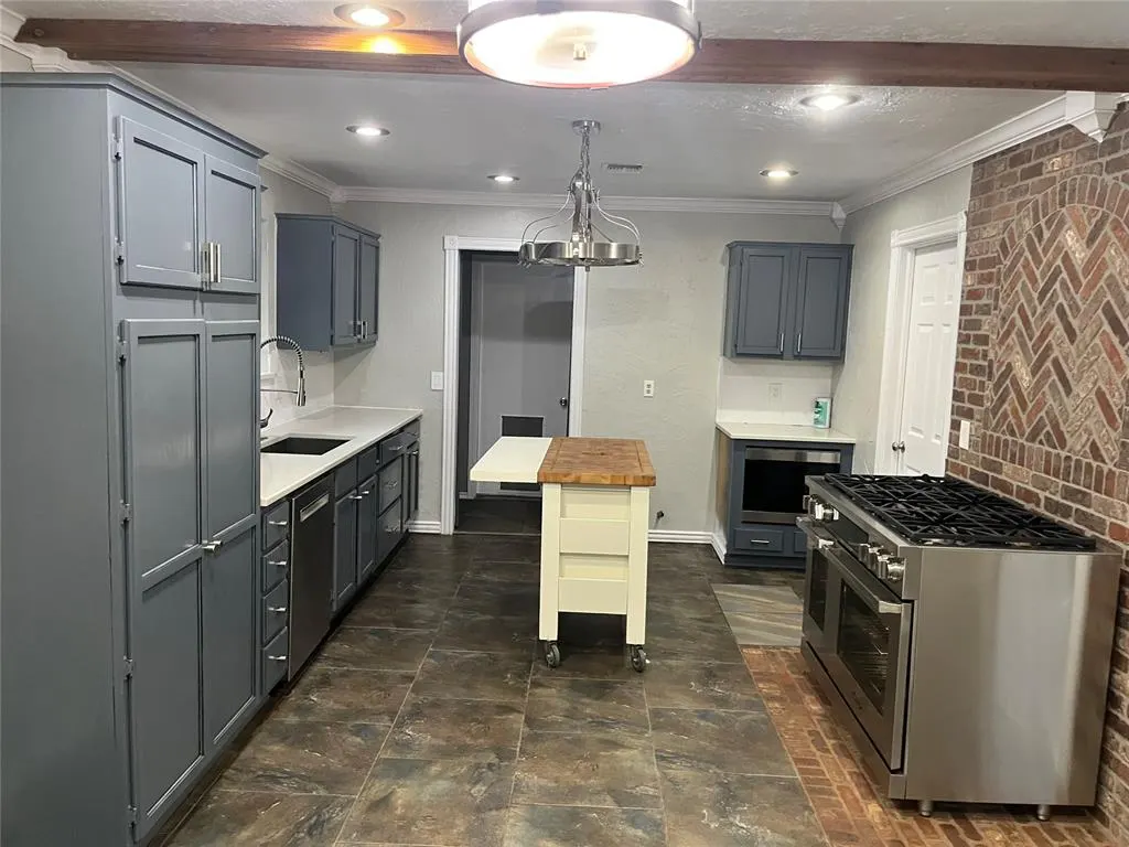 Photo 11 — 300 Little Chisholm Circle, Edmond, OK 73012