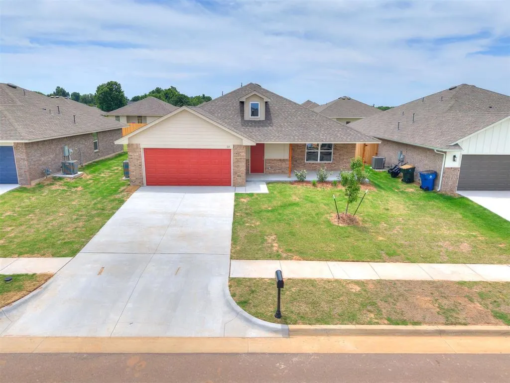 Front exterior — 925 Hazy Brook Circle, Chickasha, OK 73018