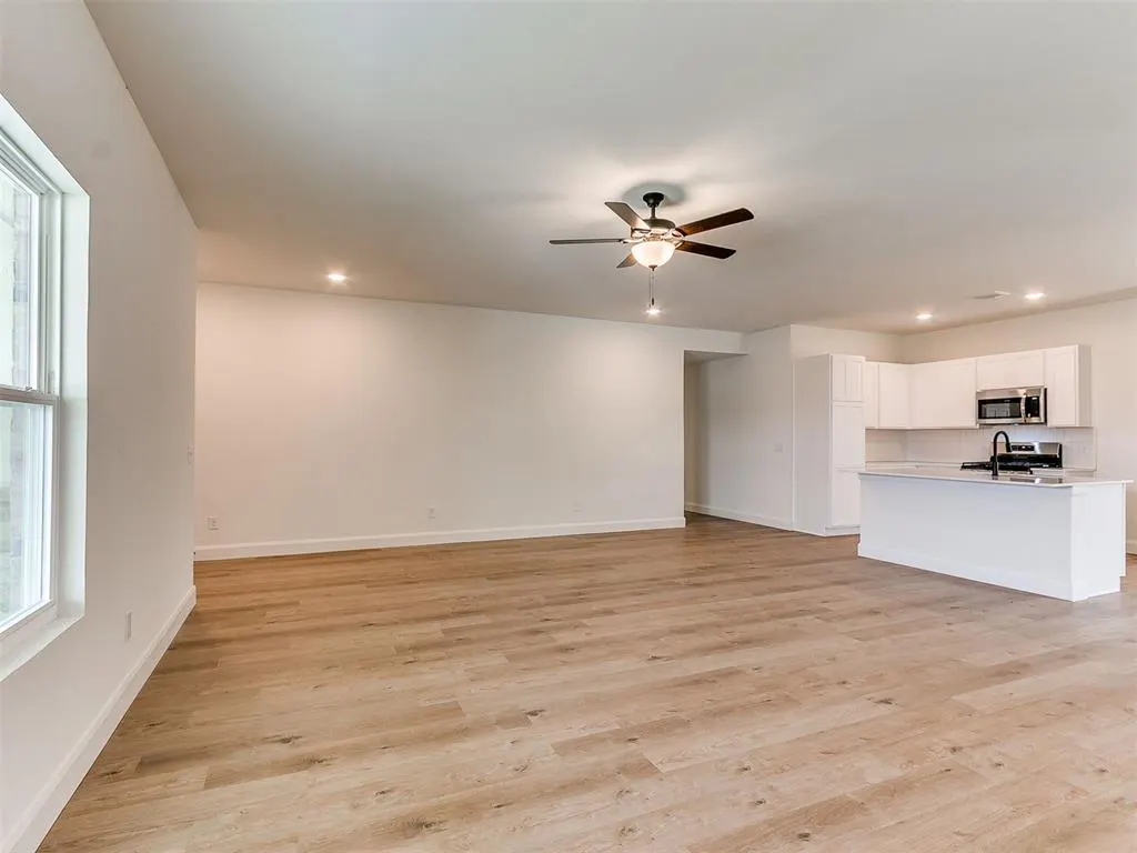 Photo 6 — 925 Hazy Brook Circle, Chickasha, OK 73018