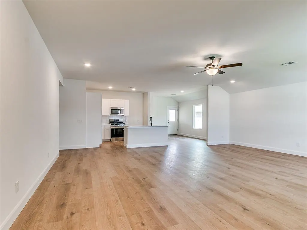 Photo 7 — 925 Hazy Brook Circle, Chickasha, OK 73018