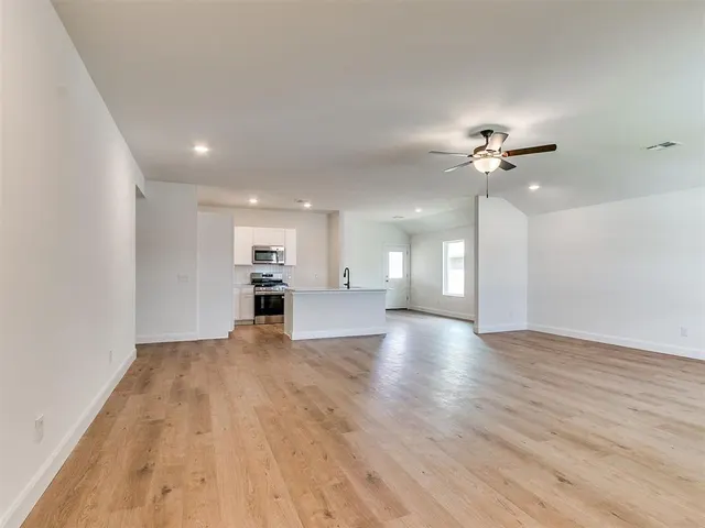 Photo 7 — 925 Hazy Brook Circle, Chickasha, OK 73018