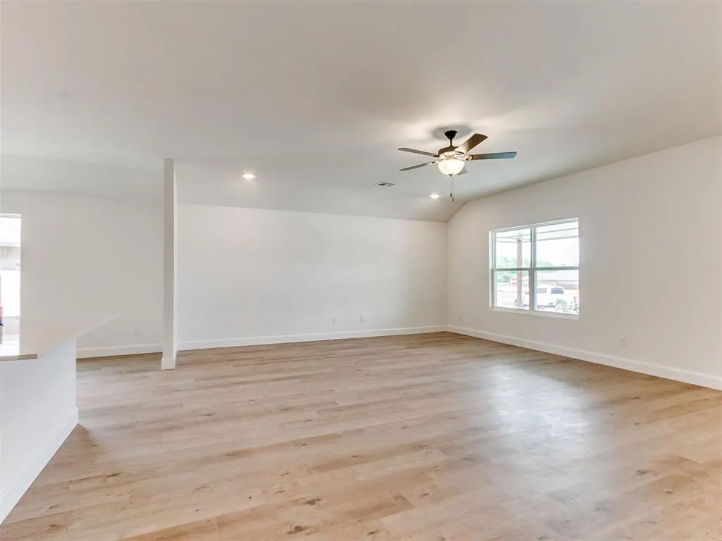 Photo 8 — 925 Hazy Brook Circle, Chickasha, OK 73018