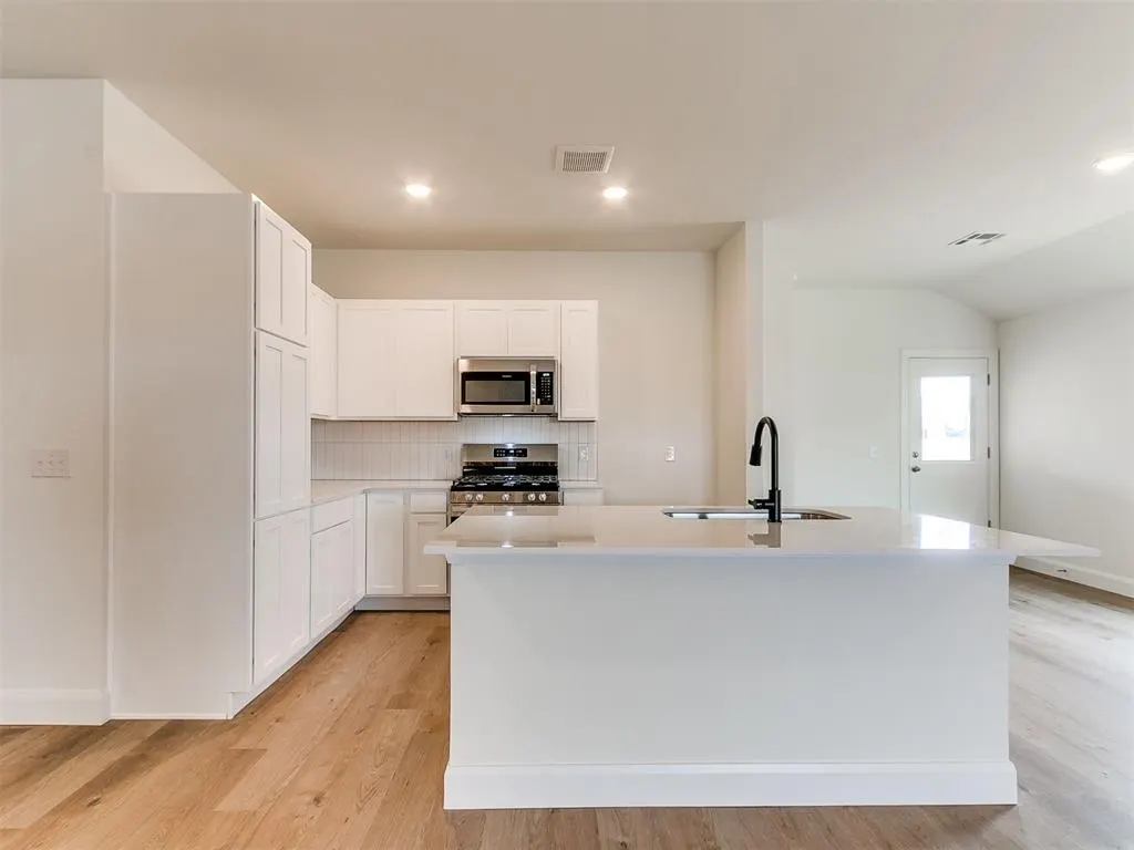 Photo 9 — 925 Hazy Brook Circle, Chickasha, OK 73018