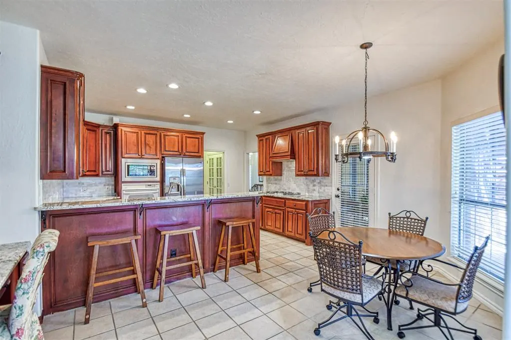 Photo 9 — 805 Landsdowne Drive, Norman, OK 73072