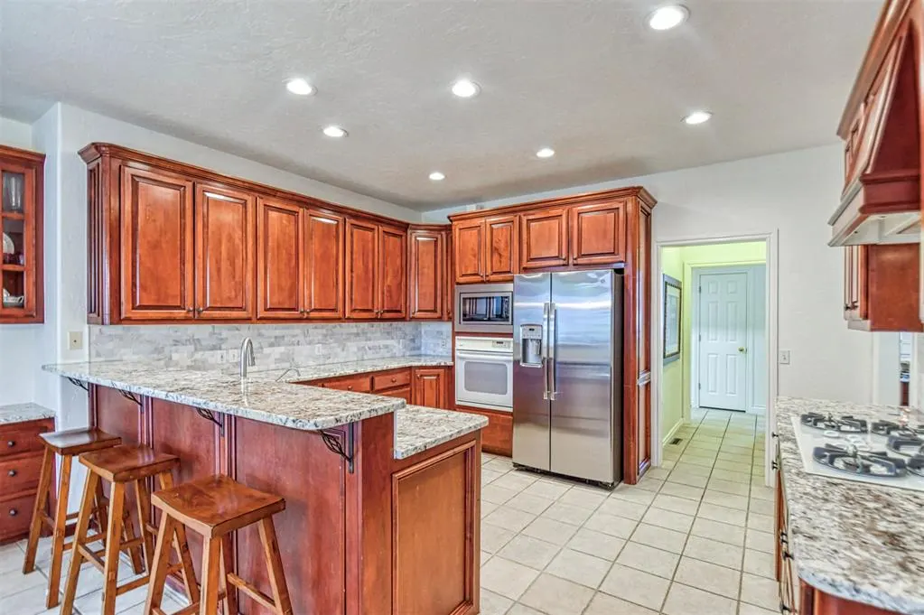 Photo 10 — 805 Landsdowne Drive, Norman, OK 73072