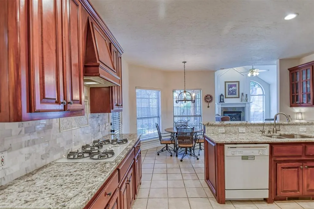 Photo 13 — 805 Landsdowne Drive, Norman, OK 73072