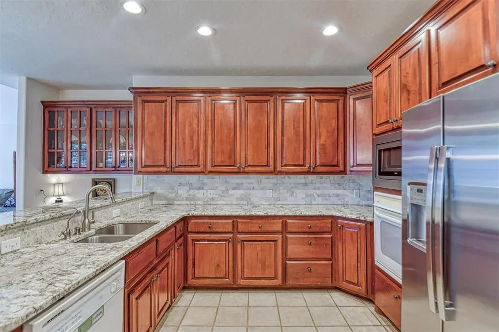 Photo 14 — 805 Landsdowne Drive, Norman, OK 73072