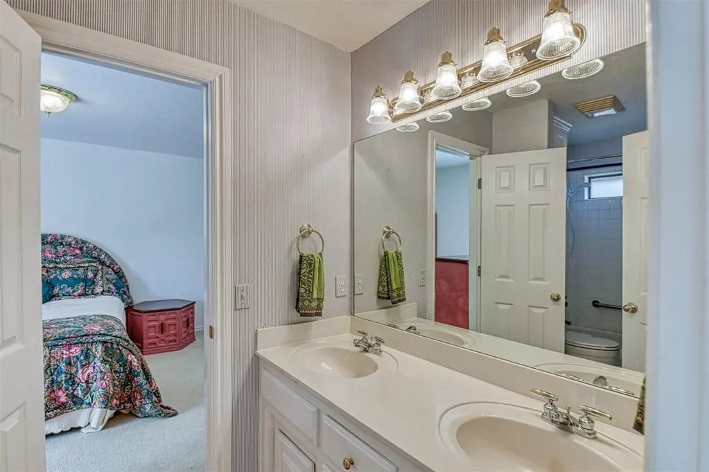 Photo 37 — 805 Landsdowne Drive, Norman, OK 73072