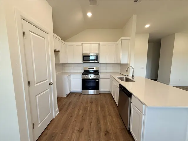 Photo 4 — 9201 Sweetwater Boulevard, Oklahoma City, OK 73160