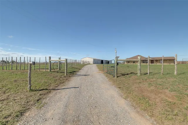 Photo 4 — 1521 N Council Road, Crescent, OK 73028
