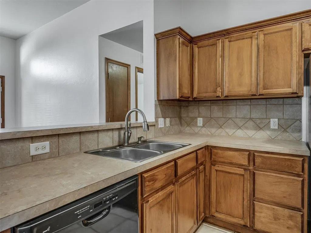 Photo 10 — 2409 NW 164th Terrace, Edmond, OK 73013