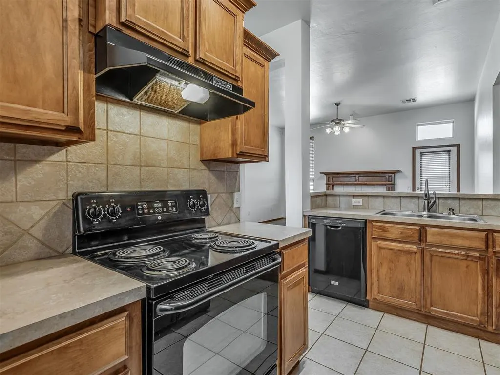 Photo 11 — 2409 NW 164th Terrace, Edmond, OK 73013