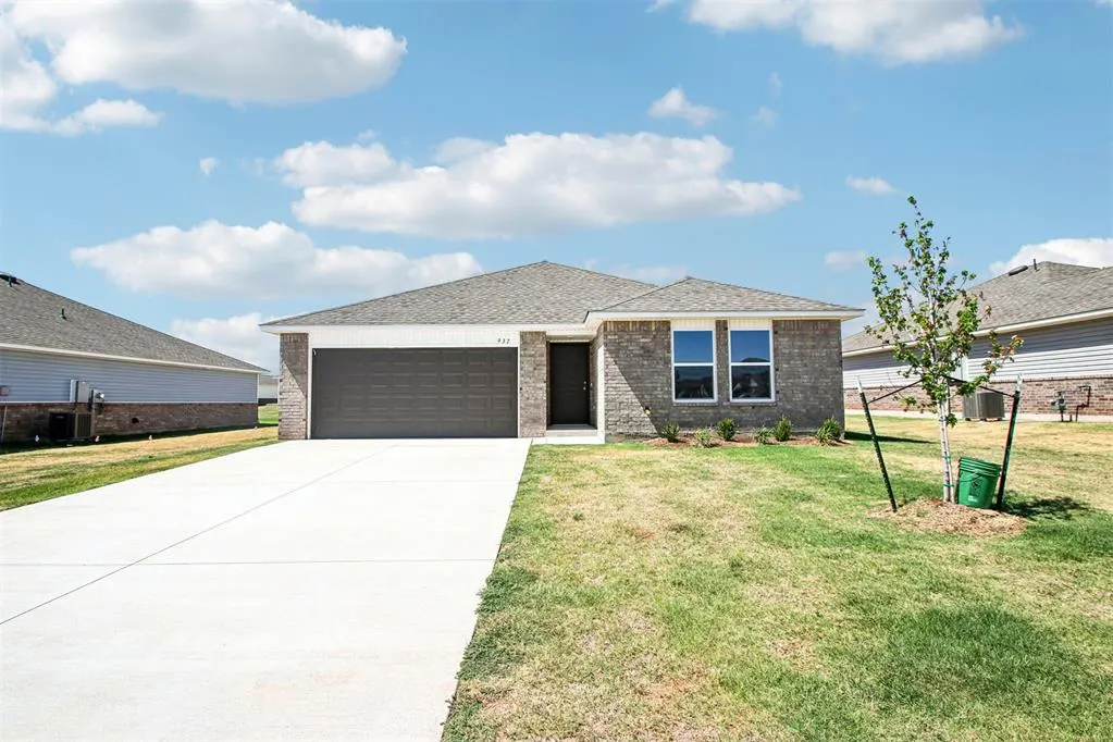 Front exterior — 937 S Buffalo Lane, Mustang, OK 73064