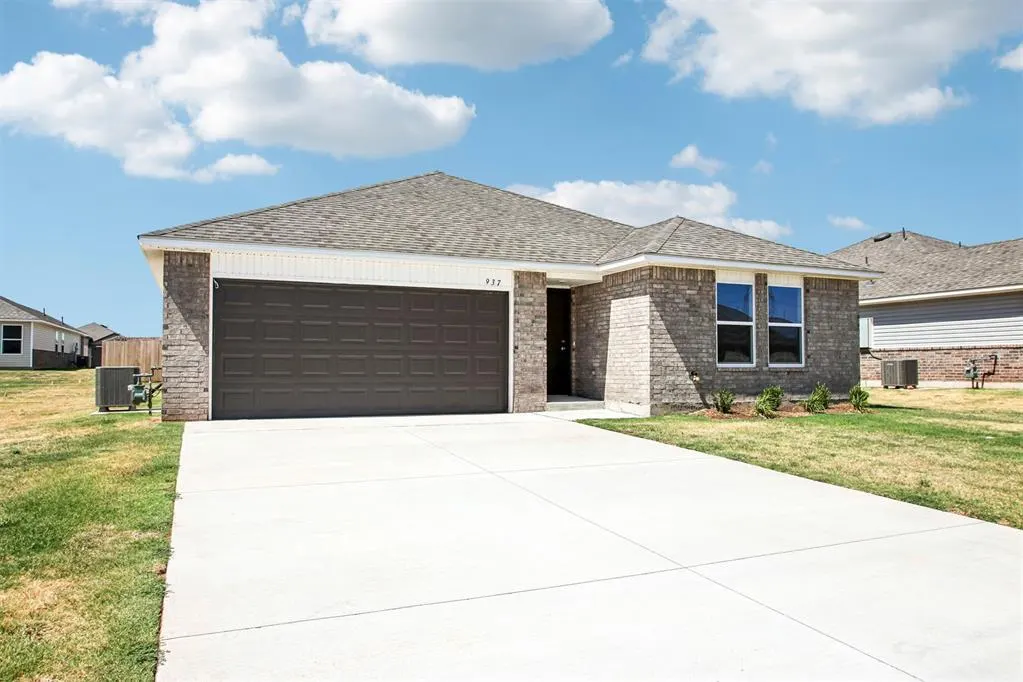 Photo 3 — 937 S Buffalo Lane, Mustang, OK 73064