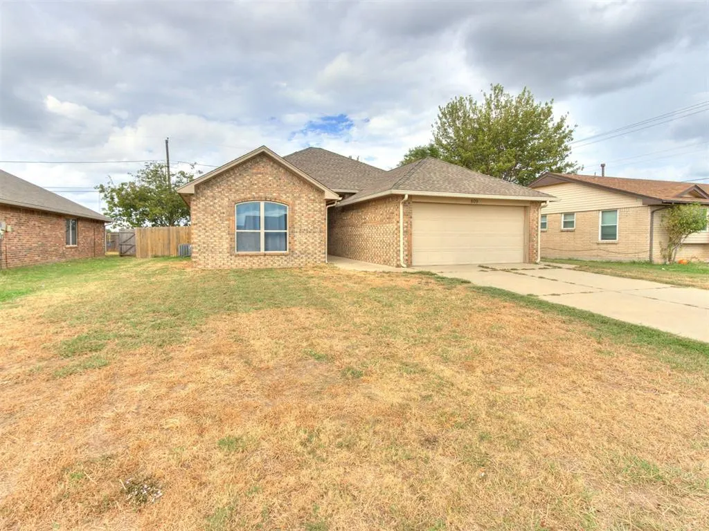 Photo 2 — 809 SW 8th Street, Moore, OK 73160