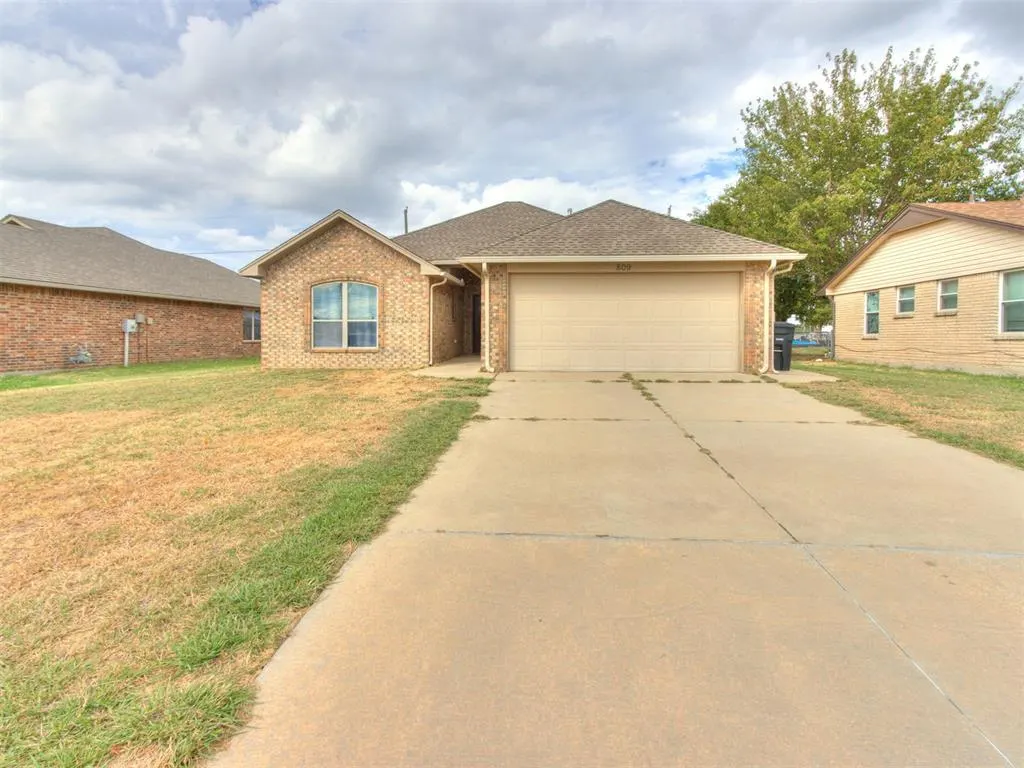 Photo 4 — 809 SW 8th Street, Moore, OK 73160