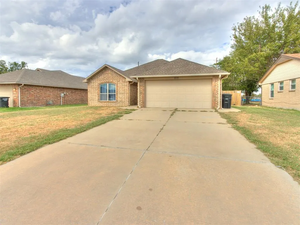 Photo 5 — 809 SW 8th Street, Moore, OK 73160