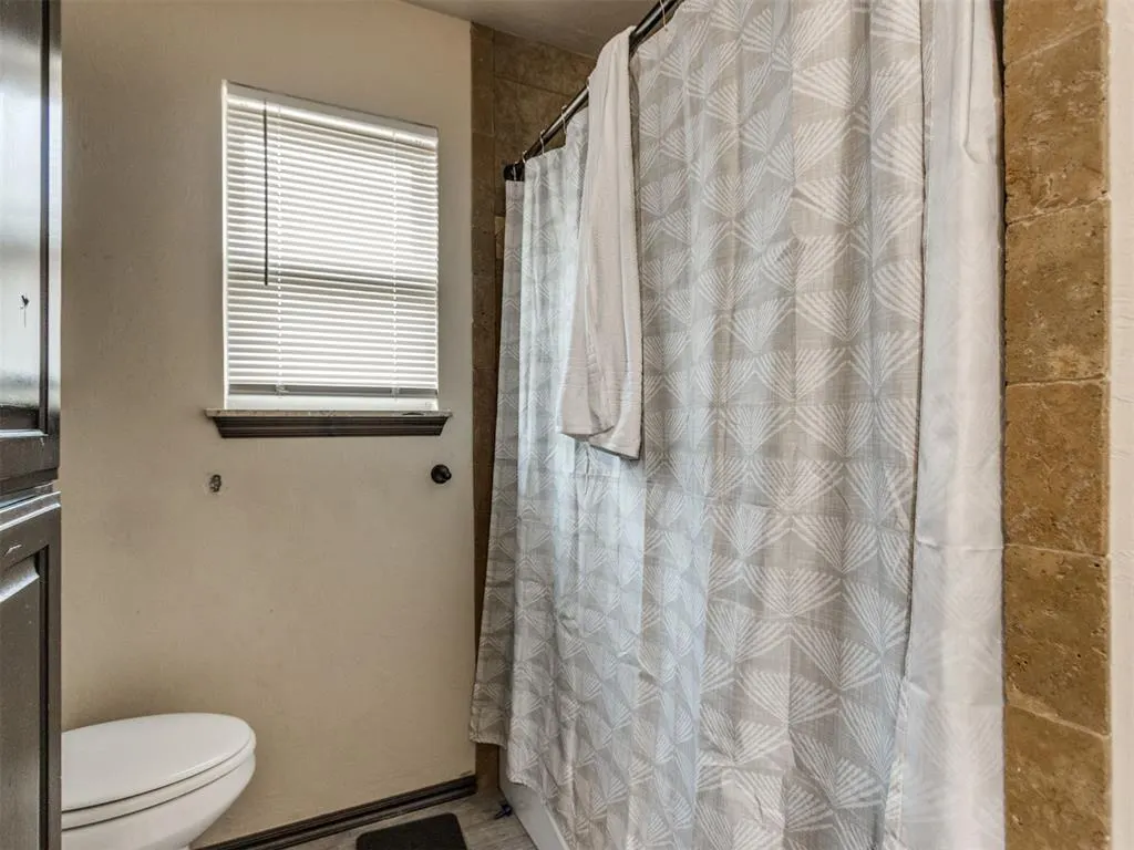 Photo 10 — 809 SW 8th Street, Moore, OK 73160