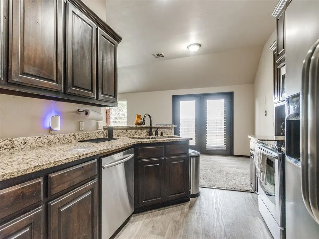 Photo 14 — 809 SW 8th Street, Moore, OK 73160