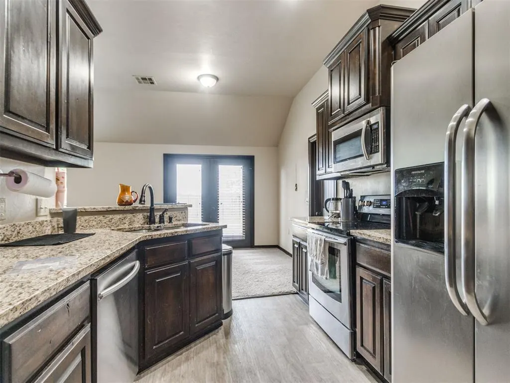 Photo 15 — 809 SW 8th Street, Moore, OK 73160