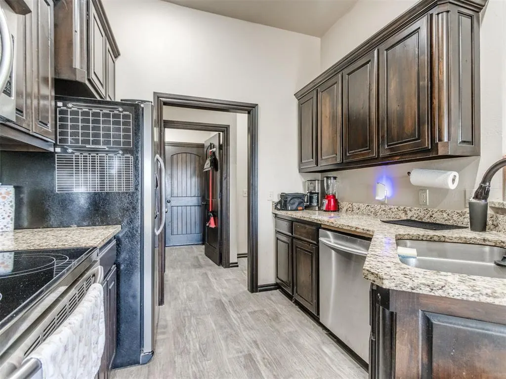 Photo 16 — 809 SW 8th Street, Moore, OK 73160