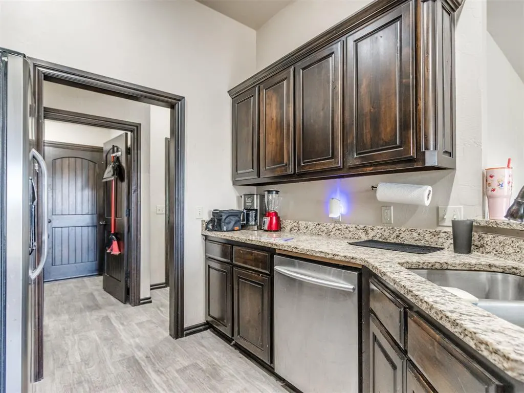 Photo 17 — 809 SW 8th Street, Moore, OK 73160
