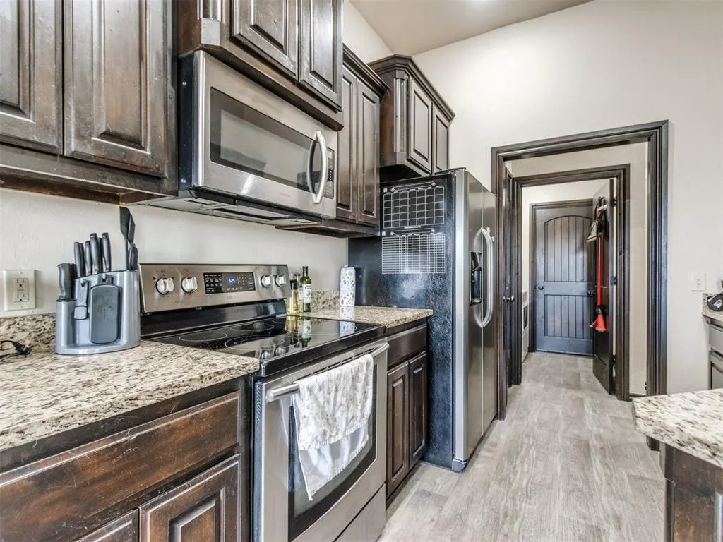 Photo 18 — 809 SW 8th Street, Moore, OK 73160