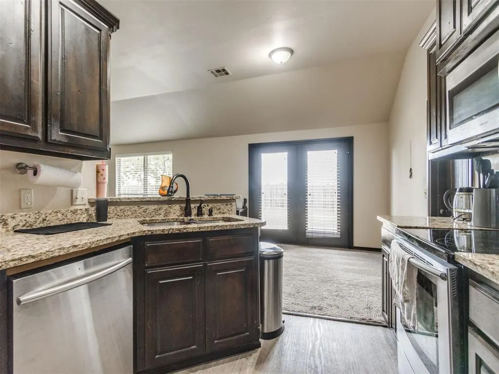 Photo 19 — 809 SW 8th Street, Moore, OK 73160