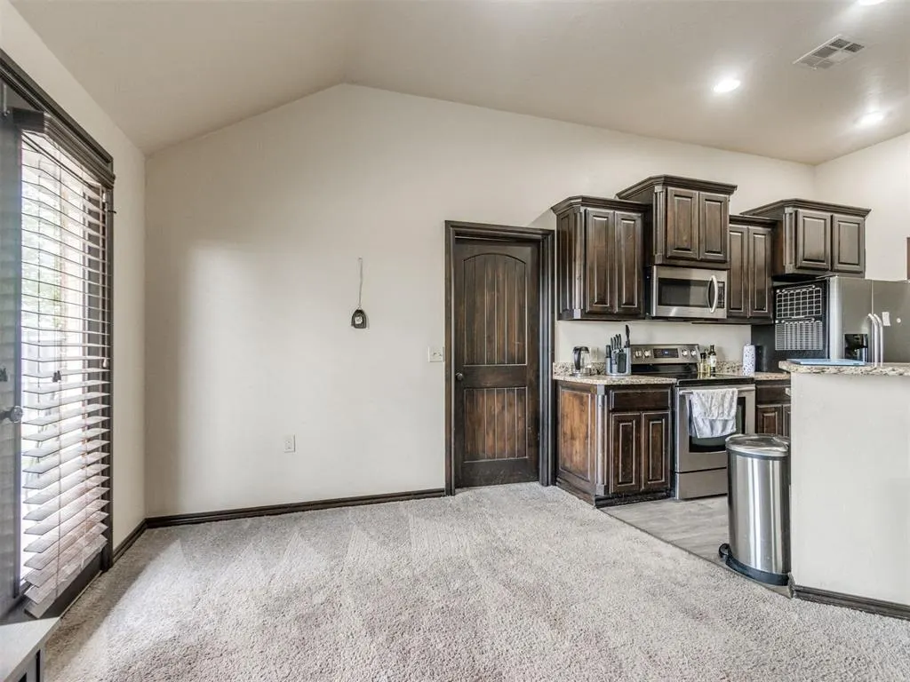 Photo 21 — 809 SW 8th Street, Moore, OK 73160