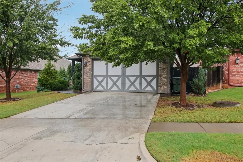 Photo 2 — 3313 Mount Mitchell Lane, Norman, OK 73069
