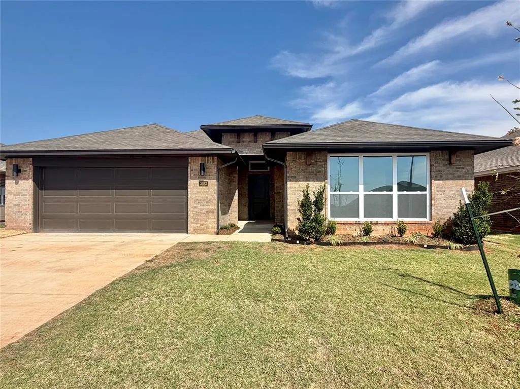 Front exterior — 3923 Abingdon Drive, Norman, OK 73026