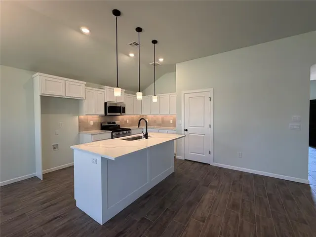 Photo 3 — 3923 Abingdon Drive, Norman, OK 73026