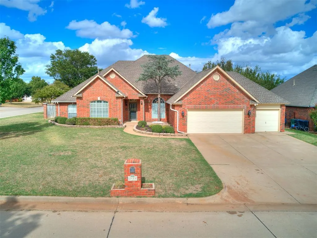 Photo 2 — 2413 Villa Lante Circle, Oklahoma City, OK 73170