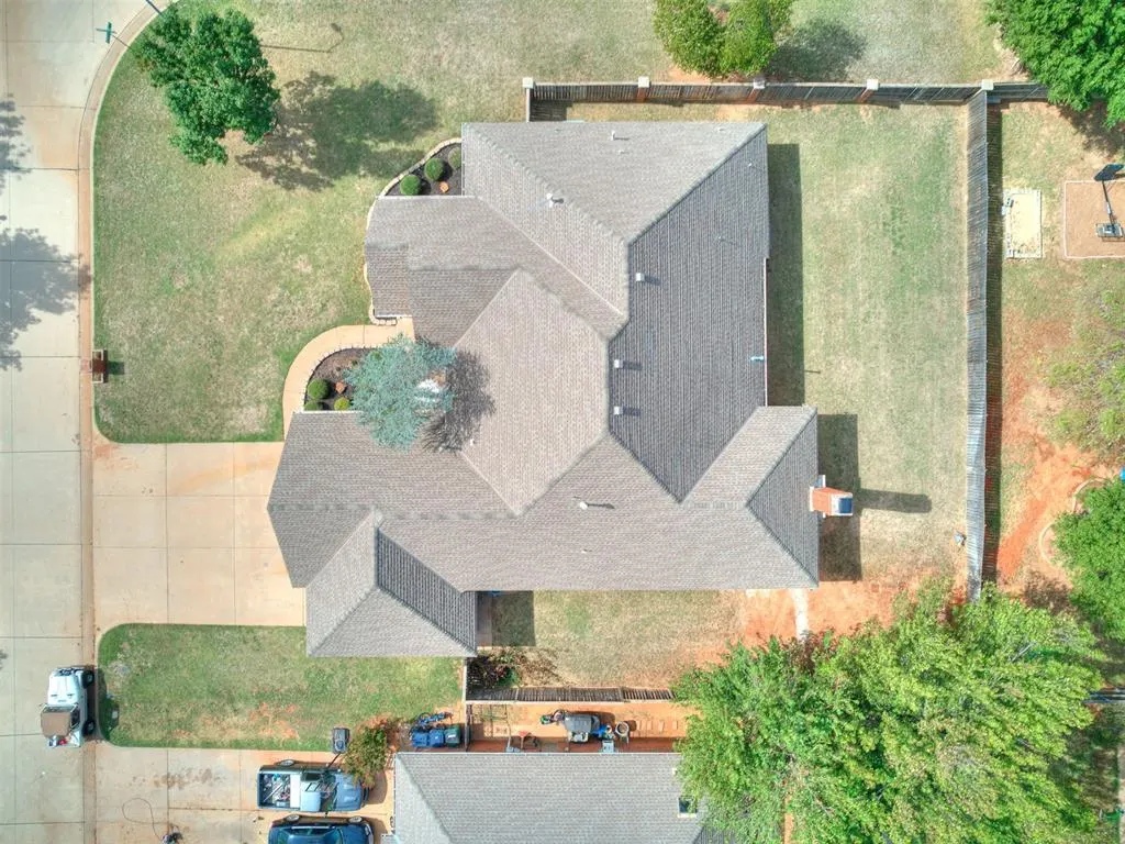 Photo 4 — 2413 Villa Lante Circle, Oklahoma City, OK 73170