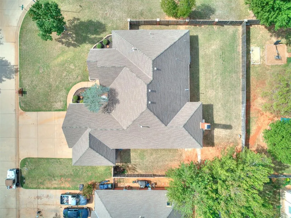Photo 5 — 2413 Villa Lante Circle, Oklahoma City, OK 73170