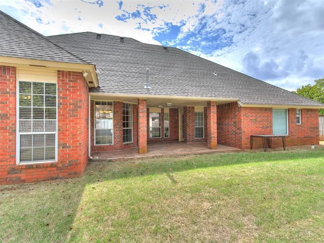 Photo 7 — 2413 Villa Lante Circle, Oklahoma City, OK 73170